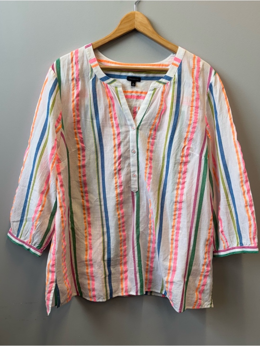 Talbots XL Top lightweight popover v-neck 3/4 sleeves - Picture 2 of 13